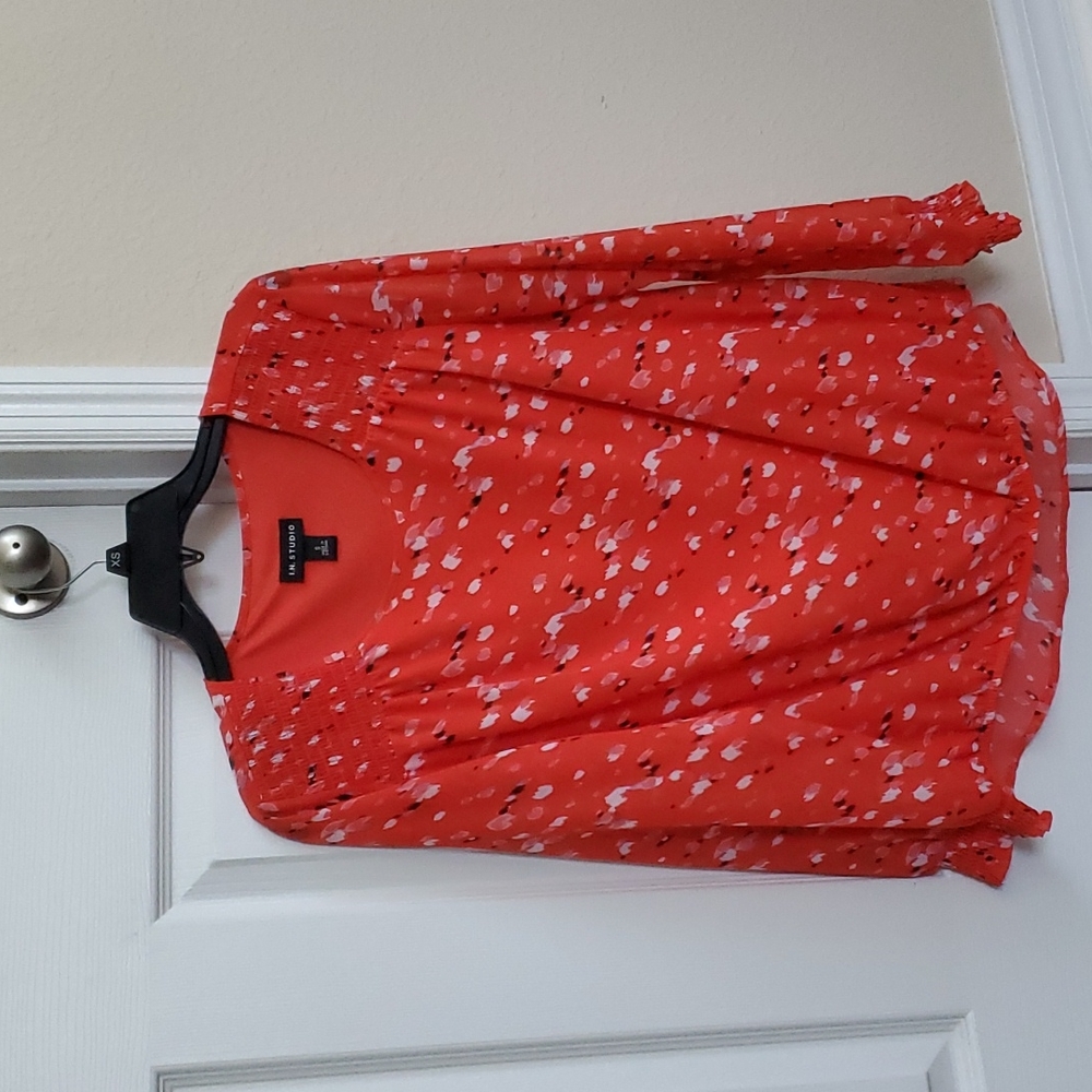 Light orange blouse in excellent condition